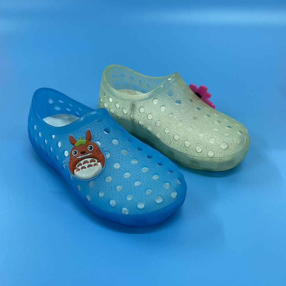 breathable-kids-clogs-2