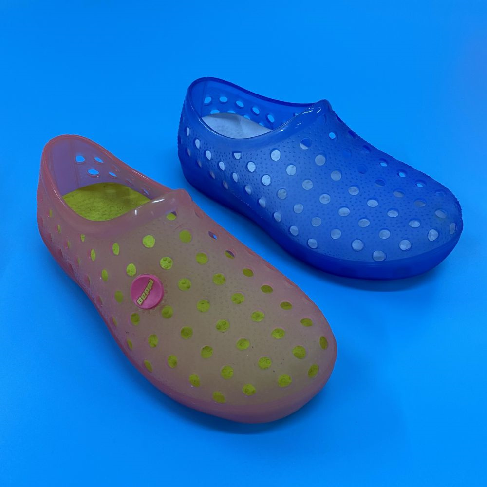 breathable-kids-clogs-5